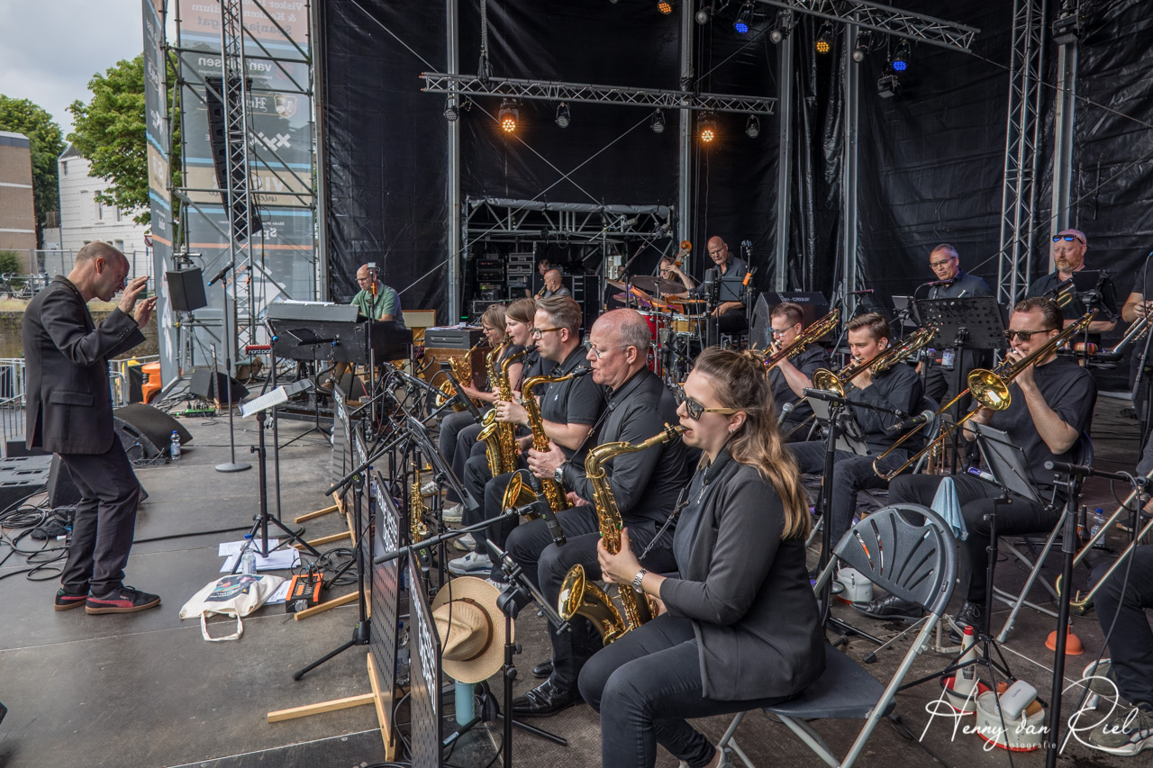 Cover photo for Zondag live De Nieuwe veste Big Band en Ewout Feenstra by SKAC