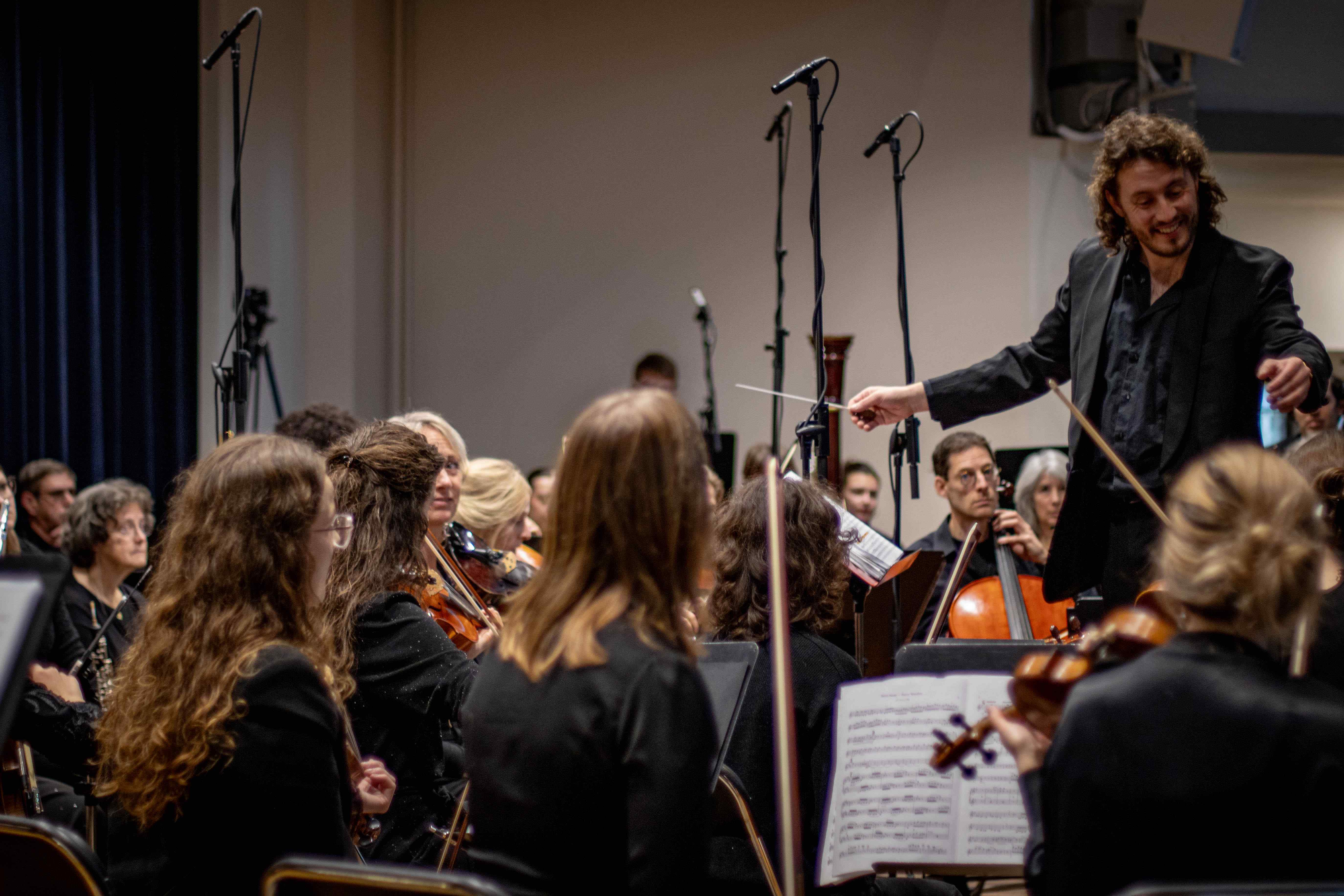 Cover photo for Zomerconcert Orkest van de Utrechtse Heuvelrug o.l.v. Massimo Raoul Beckers met cellist Ade Nicolas (Nico) in de St. Jozefkerk, Tilburg by Orkest van de Utrechtse Heuvelrug