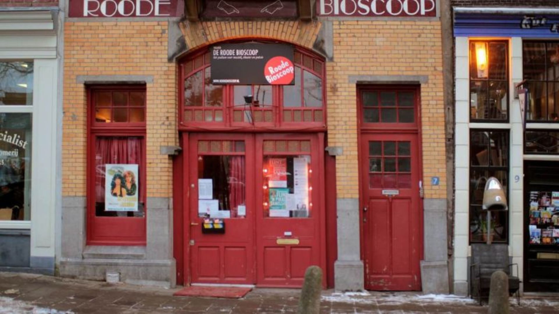 Cover photo for Pletterij wijk uit naar Amsterdam: de Roode Bioscoop by Pletterij