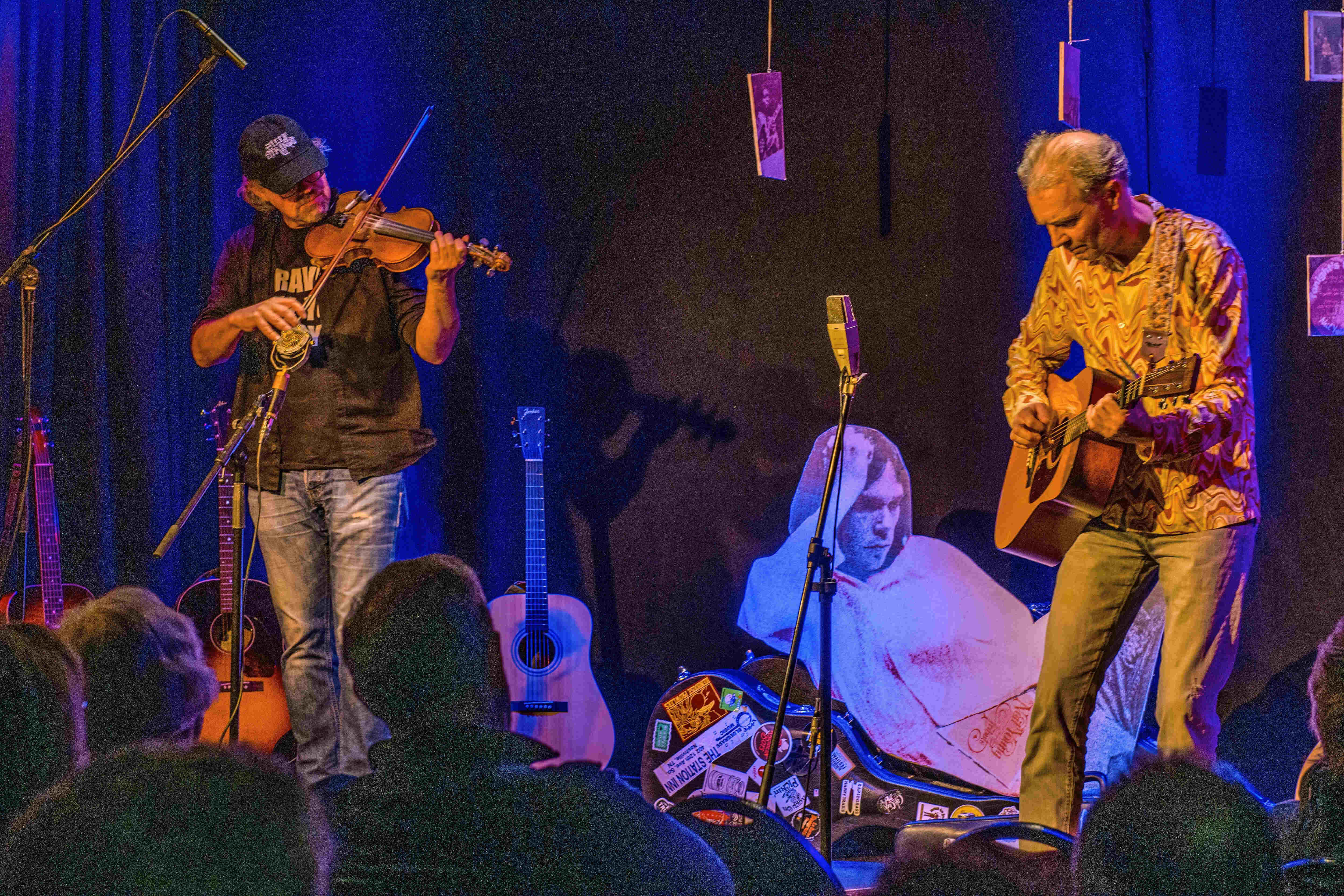 Cover photo for De man die denkt dat hij Neil Young is by Kulturhus Epe
