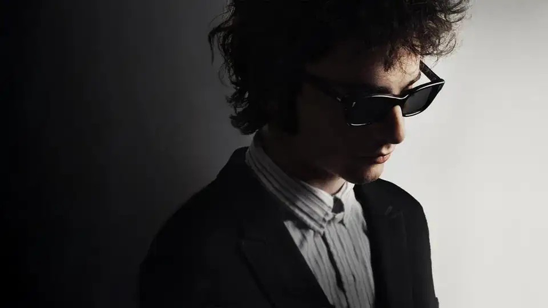 Cover photo for Film "A complete unknown" by RooisKultuur Kontakt