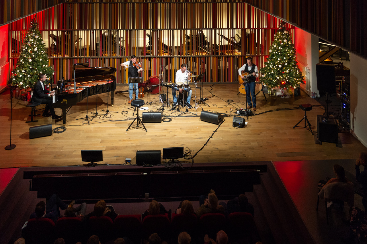 Cover photo for Kerstconcert Toon van Belleghem by Piano's Maene