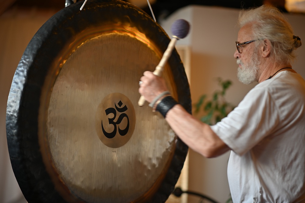 Cover photo for Klank- en Gongbad: Een Reis door Klank, Trilling en Stilte. by Gongbath Concert