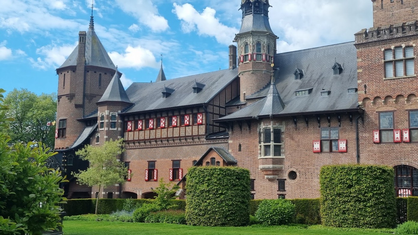 Cover photo for Kasteel de Haar, lezing door Cor Bouwstra by Stichting Vrienden Bovenkerkse Urbanus