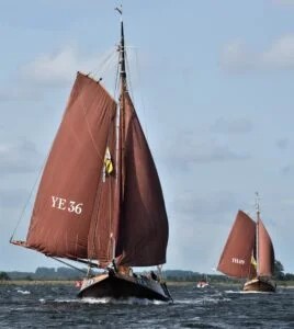 Cover photo for H.W. van Loon Hardzeildag Veerse Meer (18 juli) en Aanbrengtocht Oosterschelde (17 juli) by Stichting Behoud Hoogaars