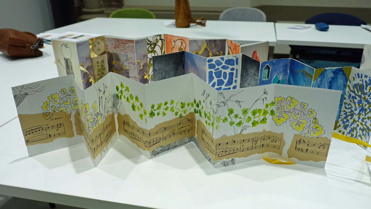 Cover photo for Leporello/zigzagboekje maken by Zomerschool Vught