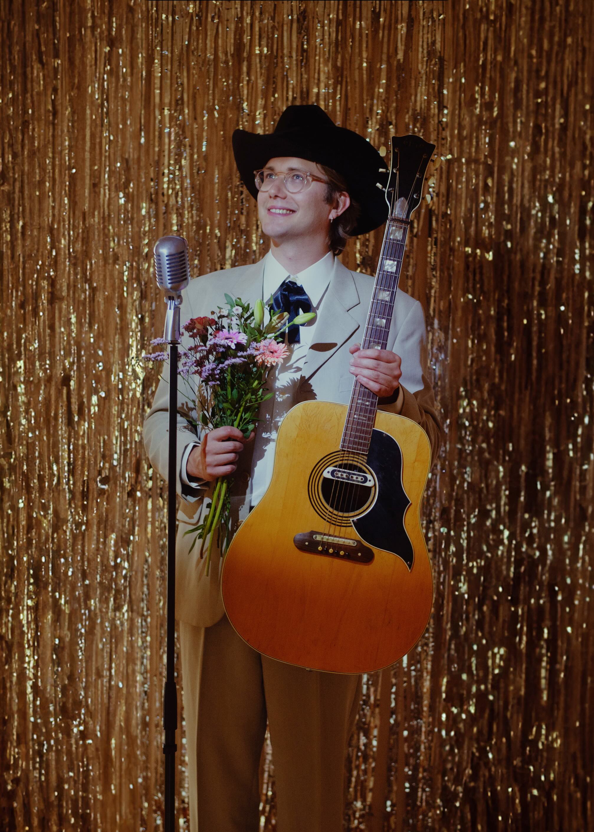 Cover photo for Living Room Session - Blue gene by MURMUR