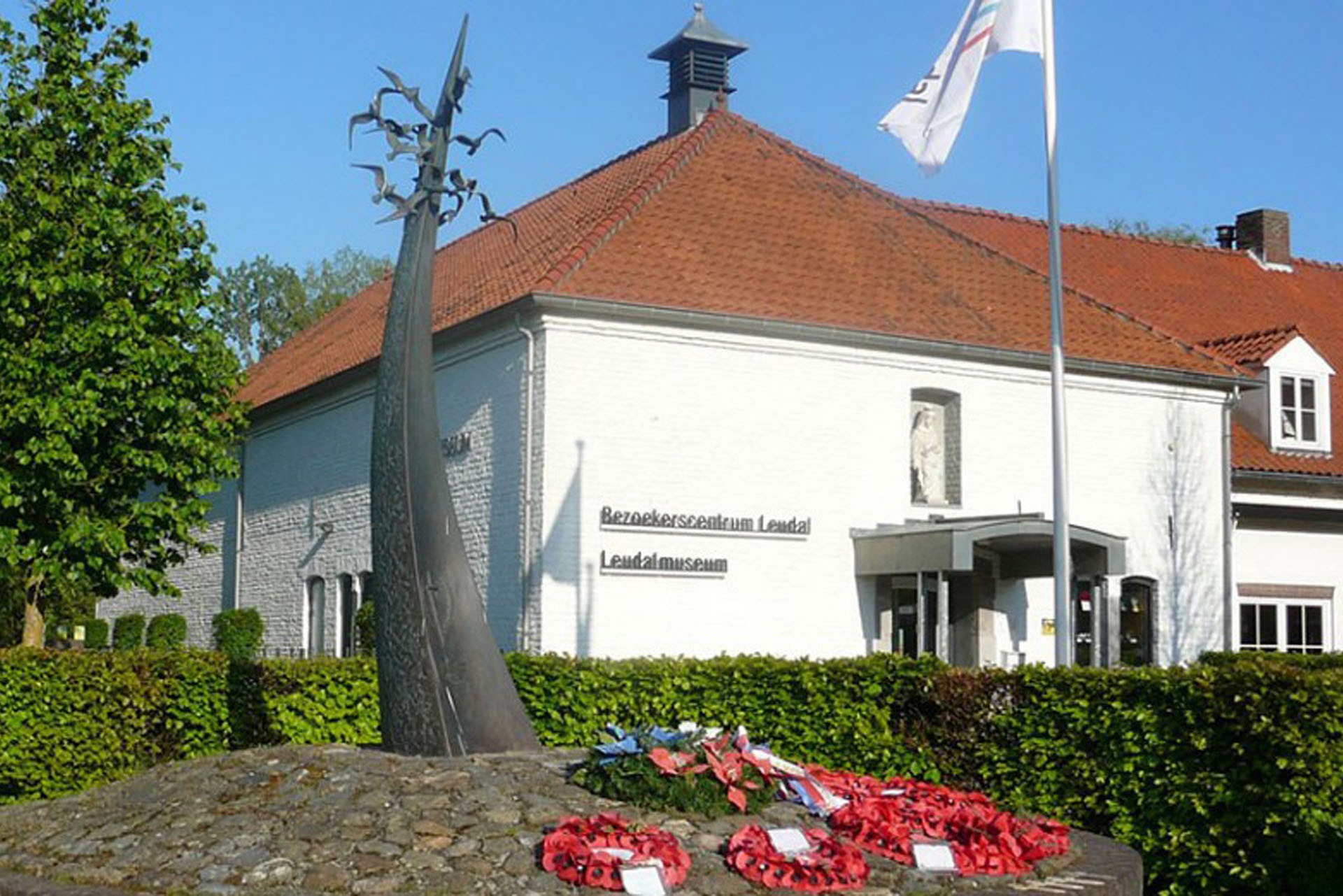 Cover photo for Oorlogsverhalen rond het monument van verdraagzaamheid by Groen Hart Leudal