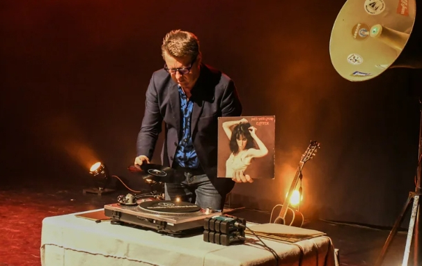 Cover photo for Piv Huvluv - De Vinylvreter by Beythem Kerke vzw