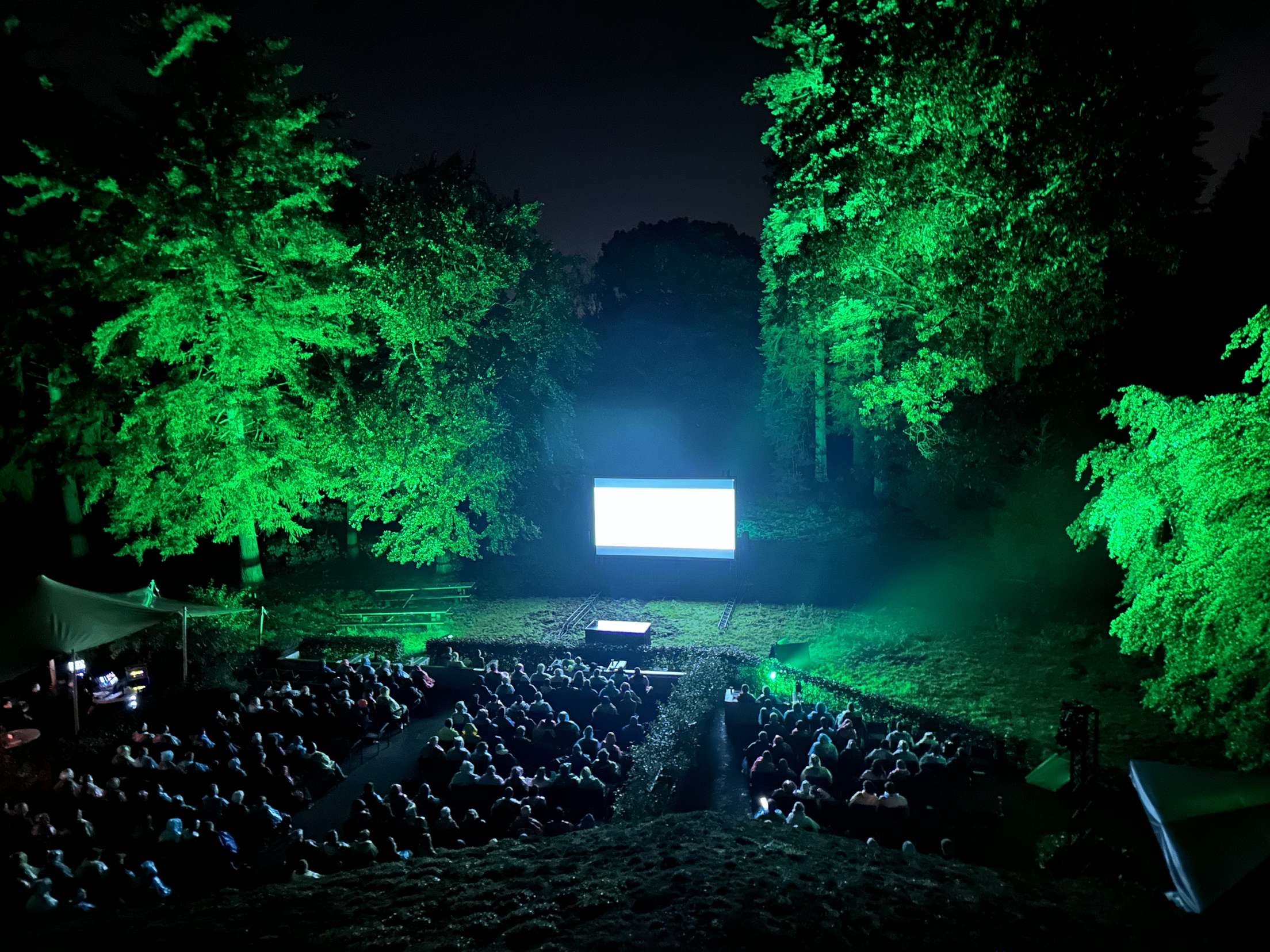 Cover photo for Silent buitenbioscoop 2025 by Restaurant De Ossenstal